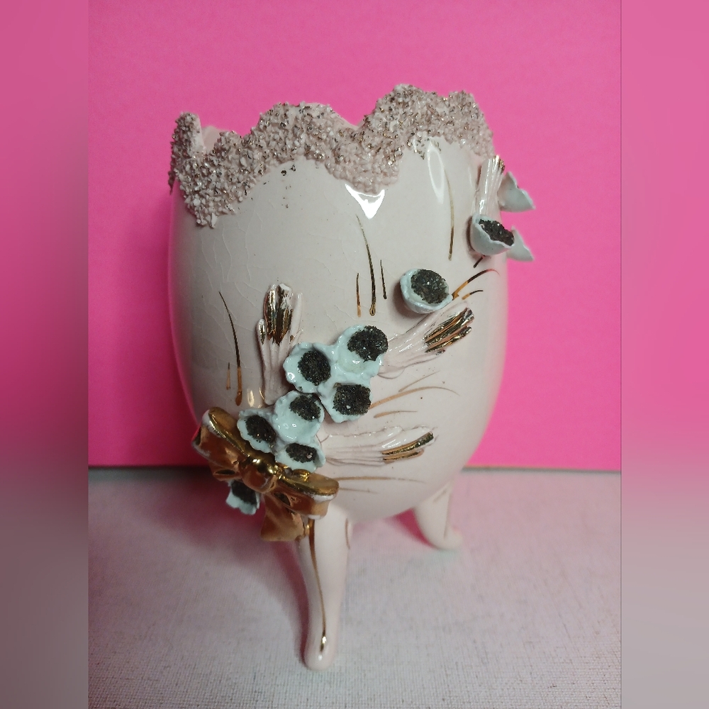 Vintage Napco Ware ceramic three footed egg vase, pink with gold trim